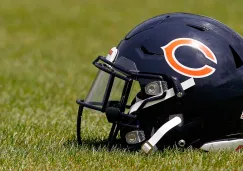 Casco de los Chicago Bears en un campo de entrenamiento