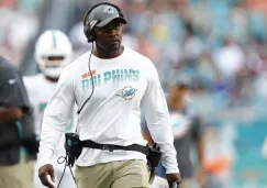 Brian Flores en partido con Dolphins