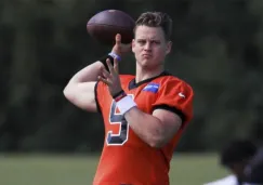 Joe Burrow en una práctica con Bengals 