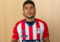 Javier Güemez posa con la camiseta del Atlético de San Luis 