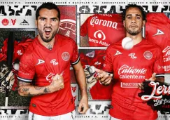 Jugadores de Mazatlán FC posando con su nuevo jersey