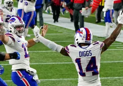 Jugadores de los Bills festejan una anotación sobre los Pats