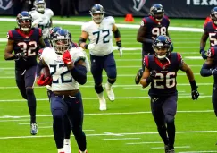 Derrick Henry se escapa de la marca de sus rivales