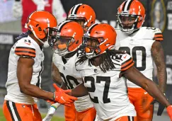 Jugadores de los Browns festejan una jugada ante los Steelers