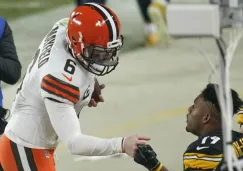 Baker Mayfield, quarterback de Cleveland,  en charla con JuJu Smith-Schuster