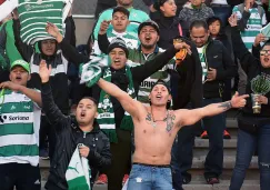 Afición de Santos alentando a sus jugadores