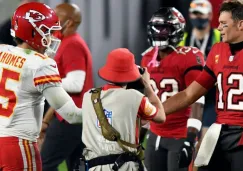 Mahomes y Brady se saludan tras un juego