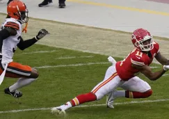 Demarcus Robinson atrapa el ovoide en juego de los Chiefs