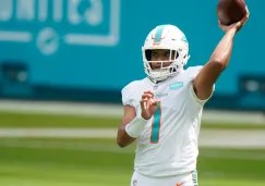 Tua Tagovailoa durante un partido con los Dolphins