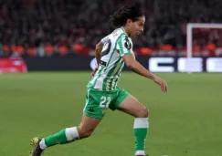 Diego Lainez en partido con Betis