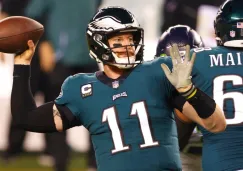 Carson Wentz durante un partido con Eagles