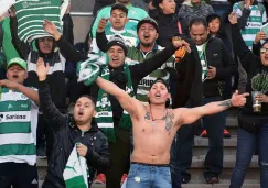 Afición de Santos alentando a sus jugadores