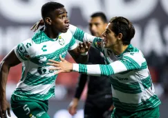 Jugadores de Santos celebran gol vs Xolos