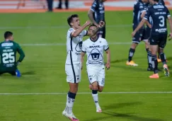 Dinenno celebrando un gol ante Necaxa