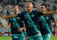 Araujo y los jugadores del Puebla en festejo