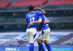 Jugadores de Cruz Azul celebran una anotación