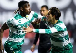 Jugadores de Santos celebran gol vs Xolos 