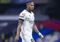 Antonio Valencia durante un duelo con Gallos 