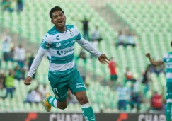 Eduardo Aguirre celebrando un gol con Santos