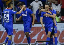 Jugadores de Cruz Azul festejan un gol