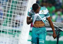 Ayrton Preciado durante un partido con Santos