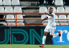 Fabián Castillo durante un partido con Xolos