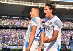 Cabecita y Giménez celebrando un gol vs León