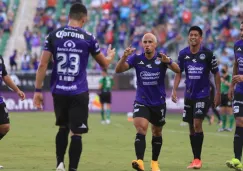 Jugadores del Mazatlán, en festejo de gol