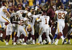 Jugadores de Washington celebran la jugada de la victoria