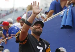  Ben Roethlisberger saluda a los fans en el partido vs Bills 