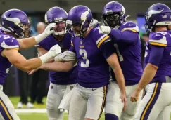 Jugadores de los Vikings festejan el triunfo