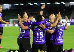 Jugadores de Mazatlán celebrando un gol vs Juárez