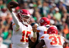 Mahomes en un pase con los Chiefs