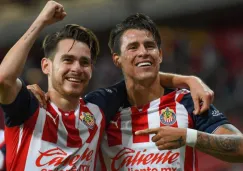 Angulo y Chicote celebrando un gol con Chivas 