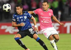 Los jugadores de Querétaro y Juárez disputando la pelota