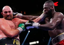 Tyson Fury conectando a Wilder