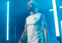 Miguel Layún, con la playera de 19esports