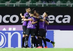 Los jugadores de Mazatlán festejando el gol