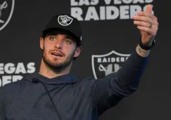 Derek Carr en conferencia de prensa