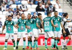 Jugadores de León celebran gol vs Rayados