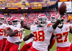 Jugadores de los Chiefs festejan una anotación