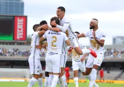 Jugadores de Pumas celebran gol vs Juárez