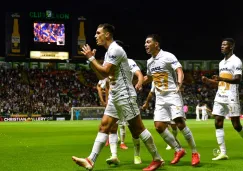 Jugadores de Pumas celebran gol vs León