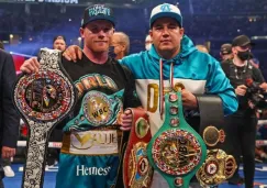 Canelo y Eddy Reynoso tras una pelea en Las Vegas 