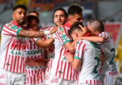 Jugadores del Necaxa celebran gol vs Mazatlán