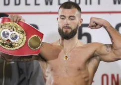 Caleb Plant en una ceremonia de pesaje