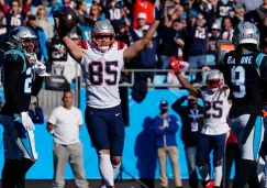 Jugador de los New England Patriots celebró durante el partido frente a los Carolina Panthers