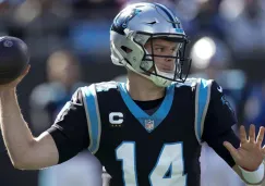 Sam Darnold en acción con los Panthers