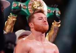 Canelo Álvarez en pelea ante Caleb Plant