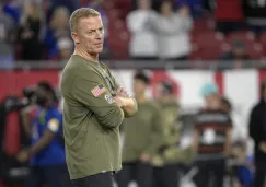 Jason Garrett observa el desempeño de su ataque